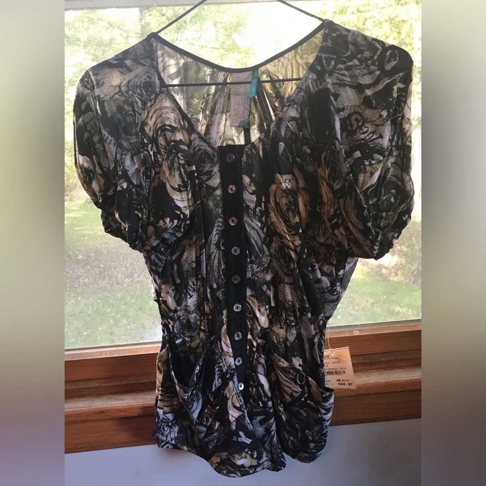 Poofy ballon sleeve fitted blouse